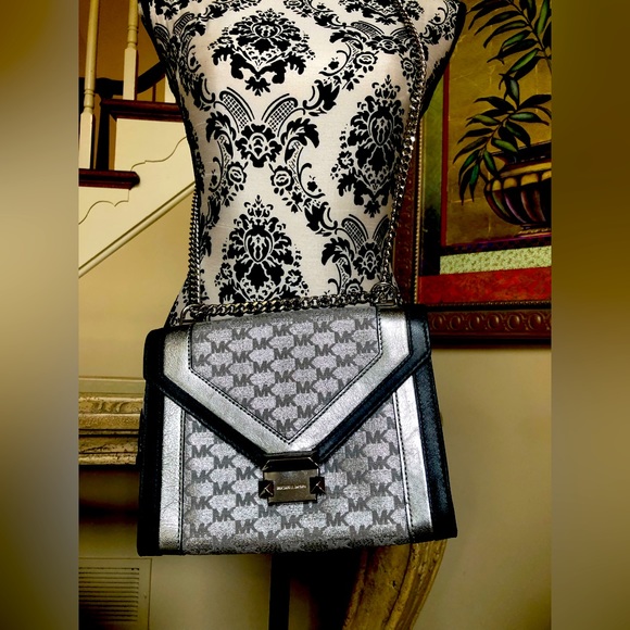 MICHAEL KORS Leather Crossbody bag with small wallet, excellent condition. - Picture 4 of 8